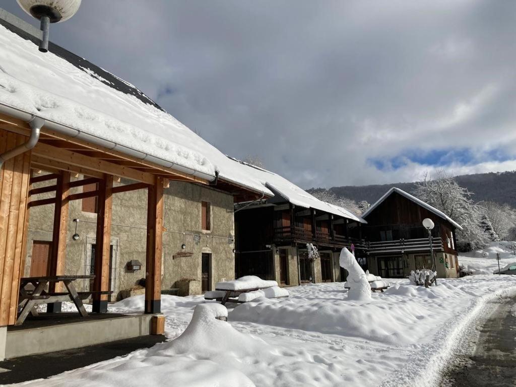 Hotel La Ferme De La Mense Aillon-le-Jeune Exterior foto
